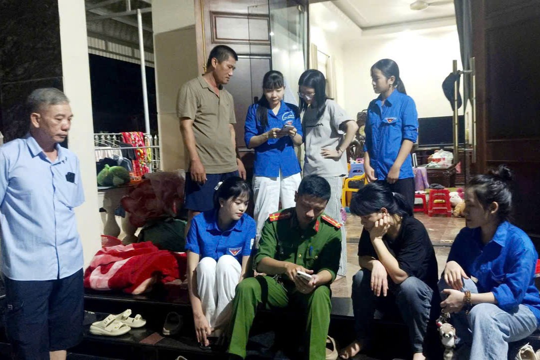 Công an xã Kim Thành ra quân “Chiến dịch mùa hè số cùng VNeID, đồng hành cùng nhân dân thực hiện đề án 06”